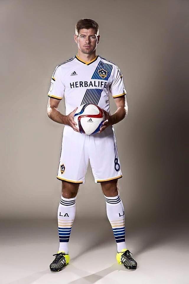 Steven Gerrard joue dans l'équipe du LA Galaxy, sponsorisée par Herbalife